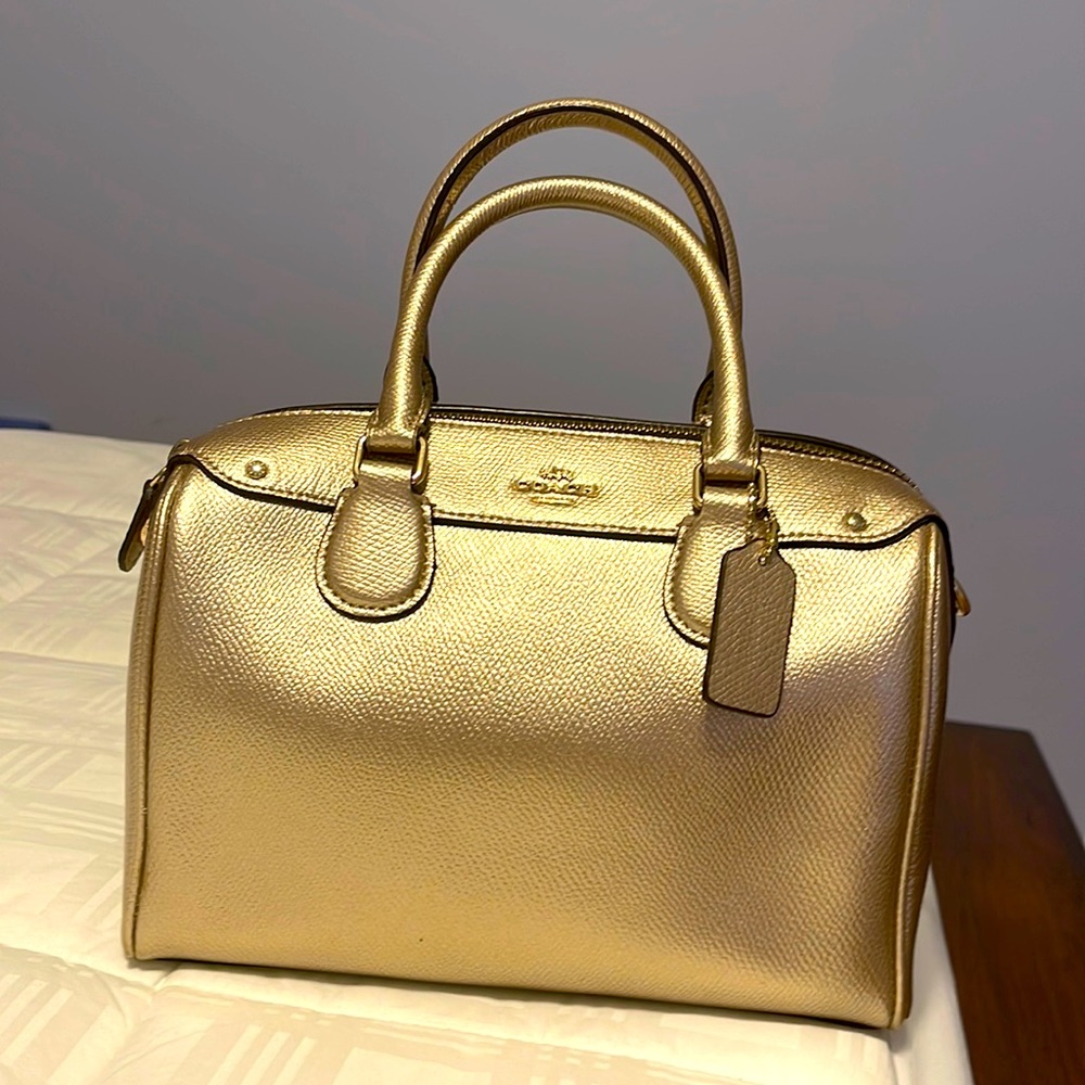 Coach handbag - Gold color, measurements are in the photos.
